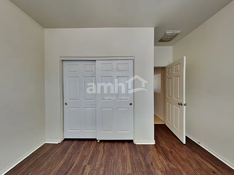 2827 S 74th Dr — Photo 22