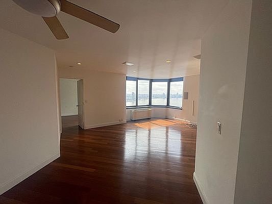 3rd image of 415 E 37th St APT 43D