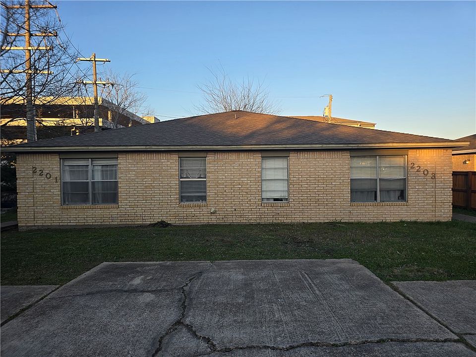 1st image of 2201 3rd St