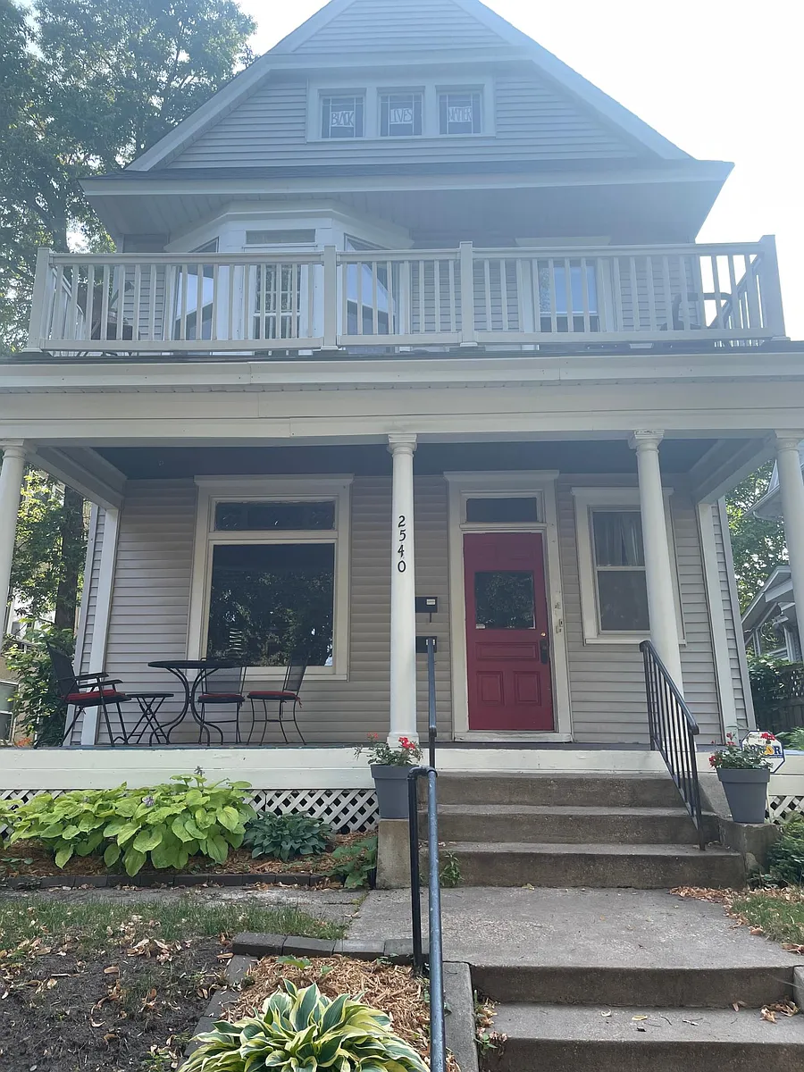 Building Photo - 2540 Bryant Ave S #2