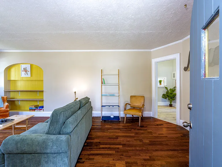 2801 Alhambra Cir — Photo 4