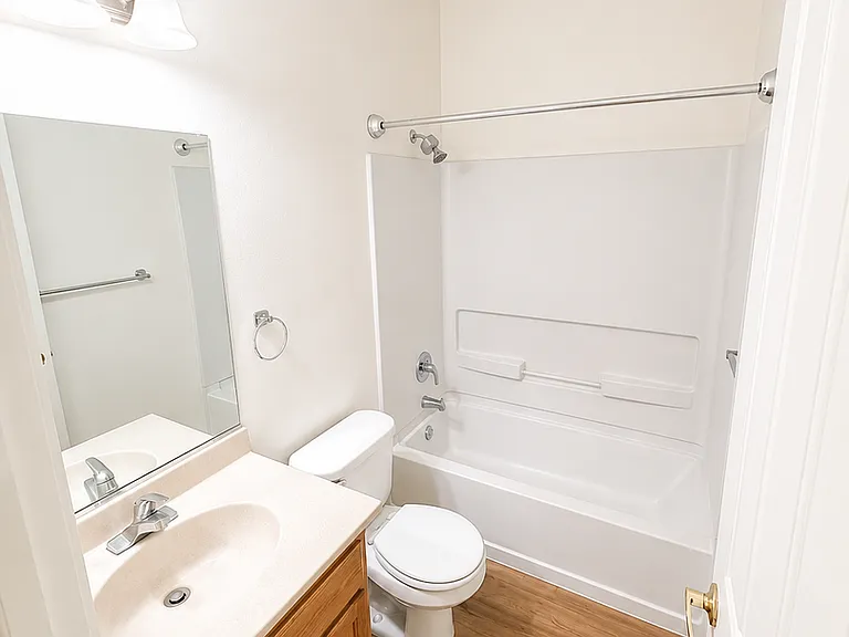 Hartford Square Apartments — Photo 19