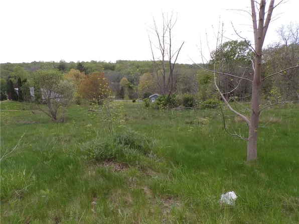 Edinboro Rd, Mc Kean, PA 16426