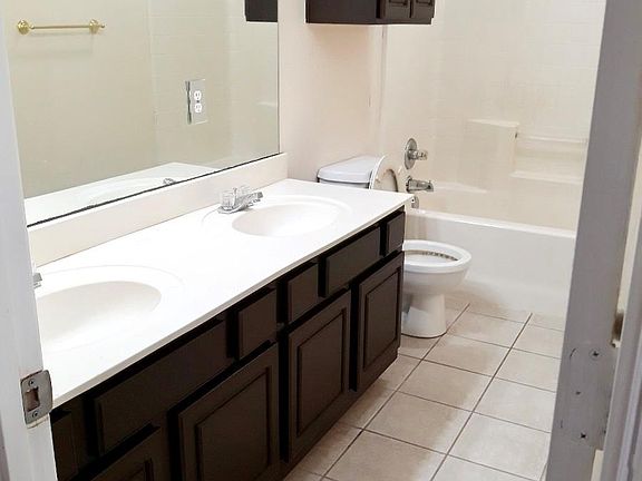 5th image of 606 E Oak St APT B