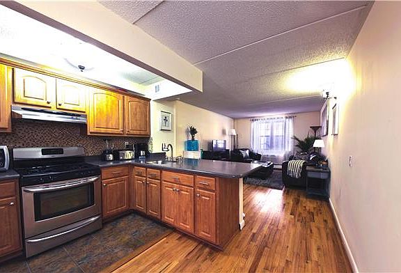 4th image of 613-617 E 11th St APT A3
