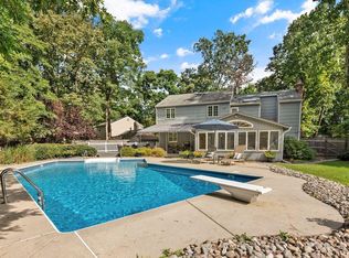 12 Foxwood Ln, Medford, NJ 08055