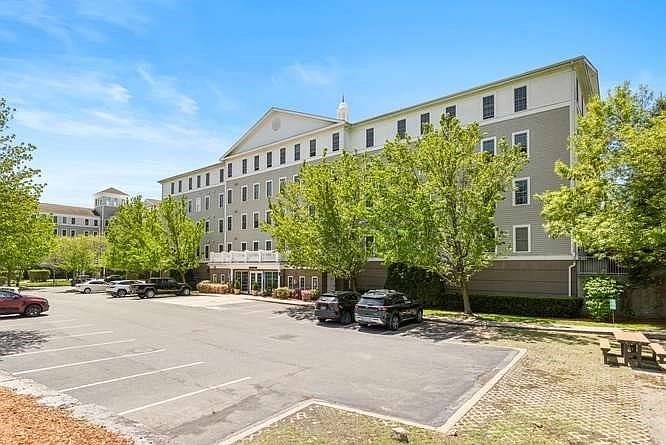 1st image of 10 Crowninshield St Unit 106