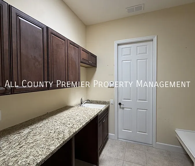 203 Spalding Way — Photo 27