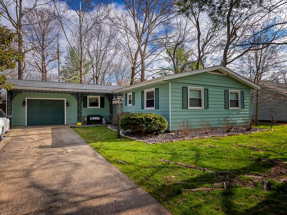 1st image of 609 S Emerald Ln