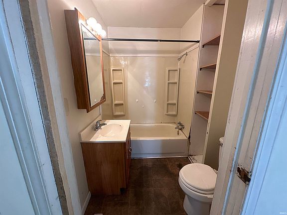 5th image of 510 Schmitt Ct