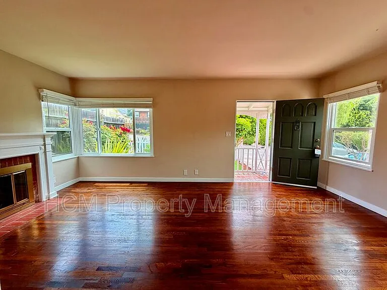 590 Oak St — Photo 5