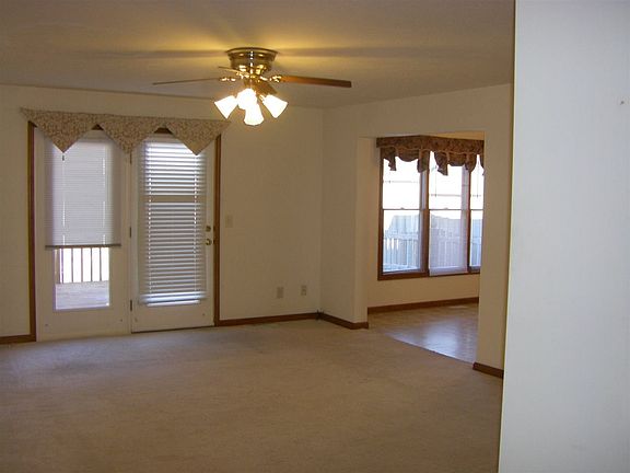 3rd image of 6800 N Basswood St
