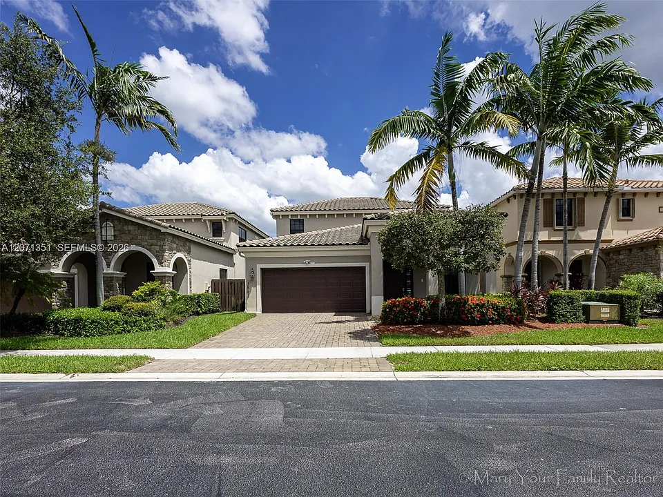 3841 Aspen Leaf Dr