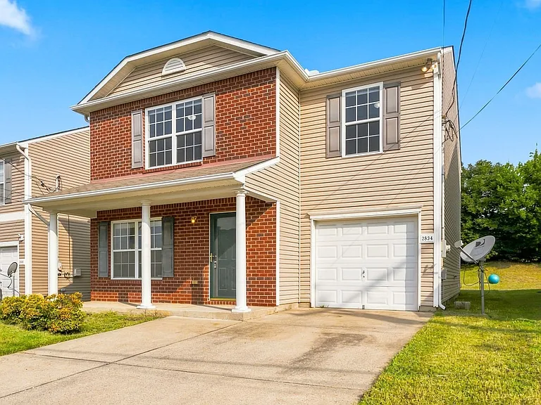 2834 Creekbend Dr — Photo 1