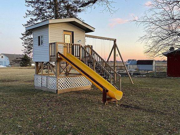 3rd image of 1363 Wilder Rd