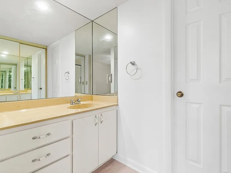3650 Whitehall Dr #305 — Photo 21