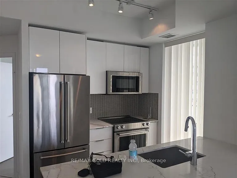 20 Shore Breeze Dr #3803 — Photo 4