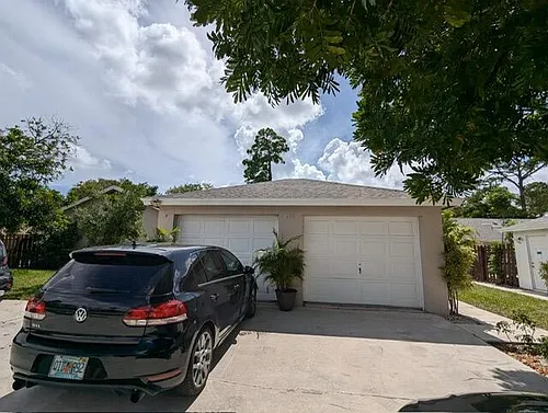 1157 Hyacinth Pl Photo 1