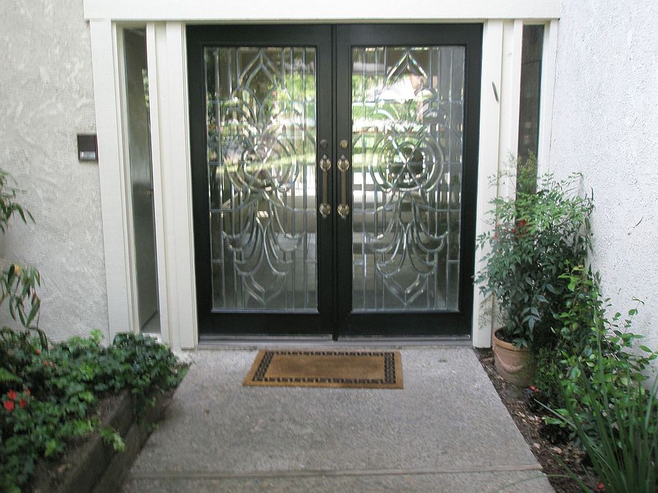 Front Exterior Entry