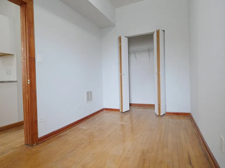 1424 N Maplewood Ave #3F — Photo 5