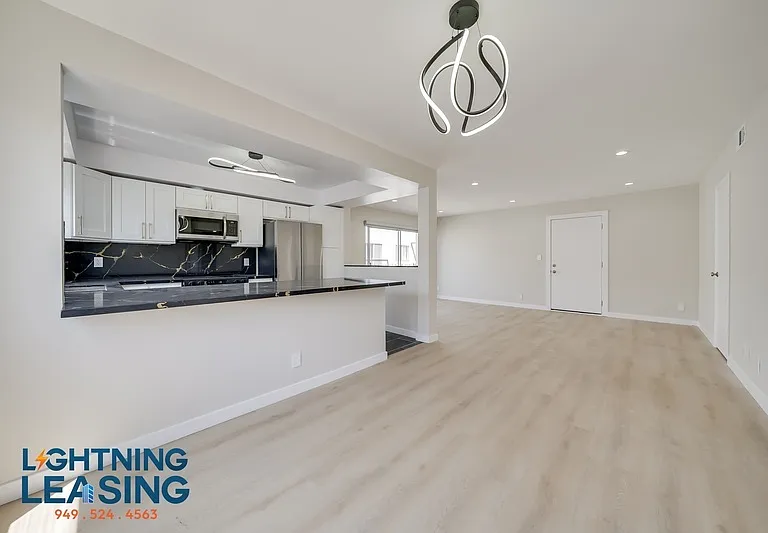 1035 N Hayworth Ave #100 — Photo 15
