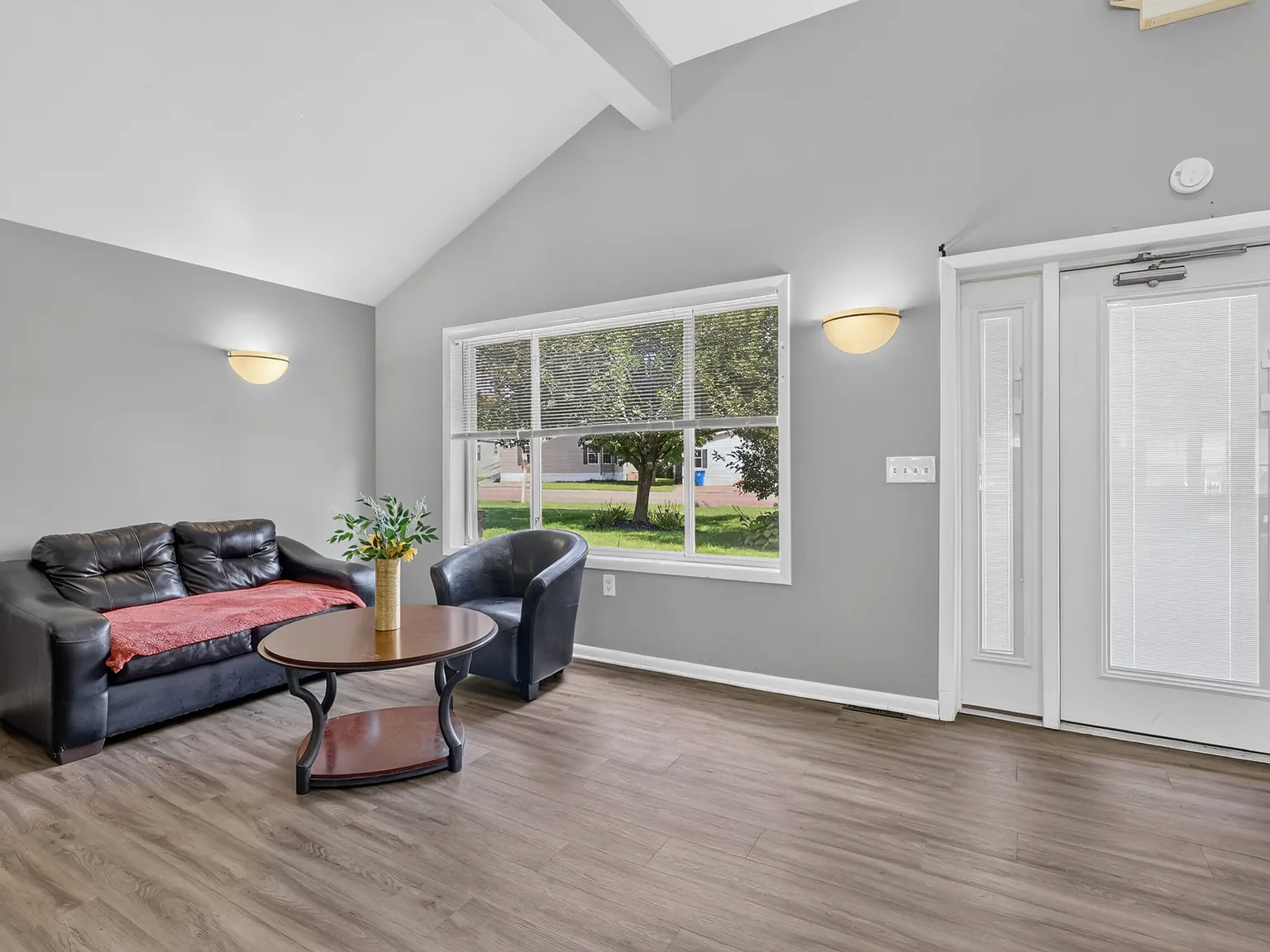 Camelot Manor — Photo 4