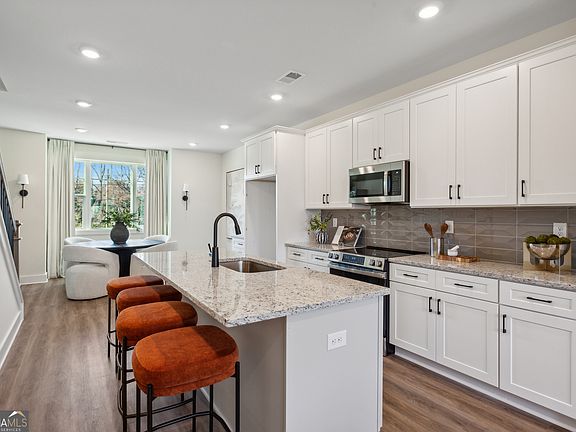 4th image of 103 Mission Way SE