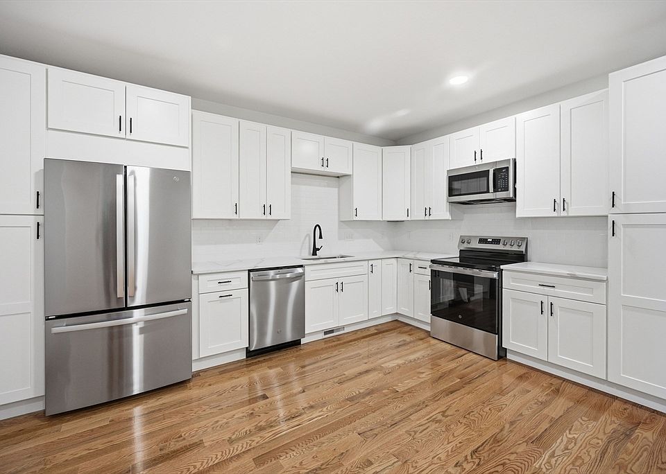 1st image of 24 Nashua Rd #1