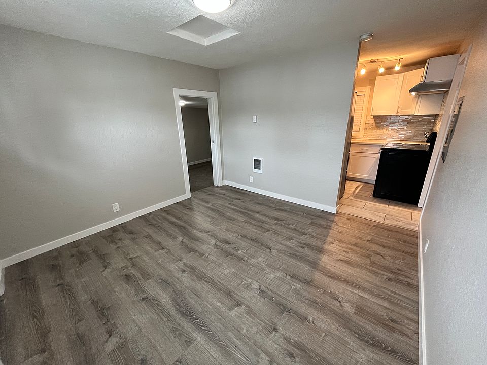 1 Bed with office living room