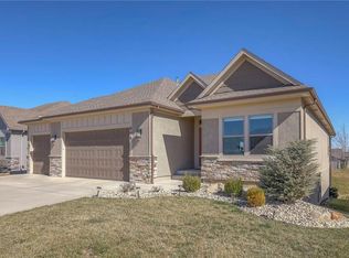 905 Savannah Dr, Greenwood, MO 64034