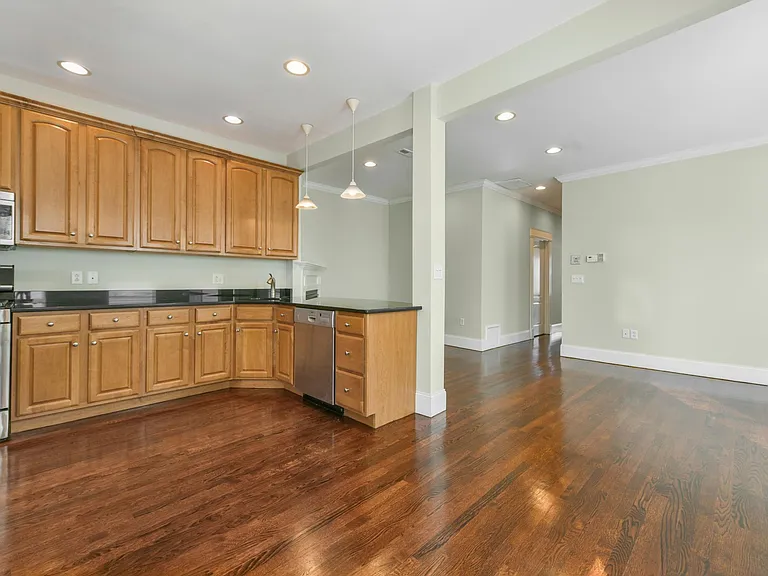 629 E 6th St #3 — Photo 6