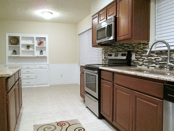 5th image of 2420 Peppertree Pl