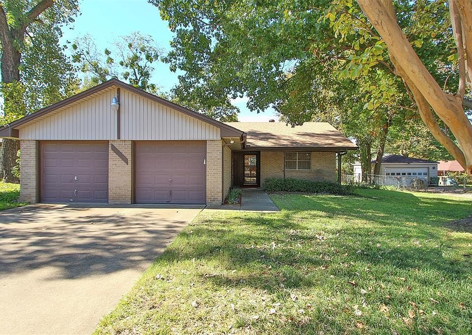 1st image of 2404 Hilldale Blvd