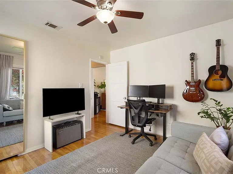 2902 Loomis St — Photo 2