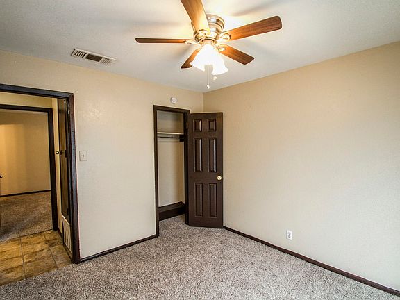2nd image of 511 Jamaica Dr