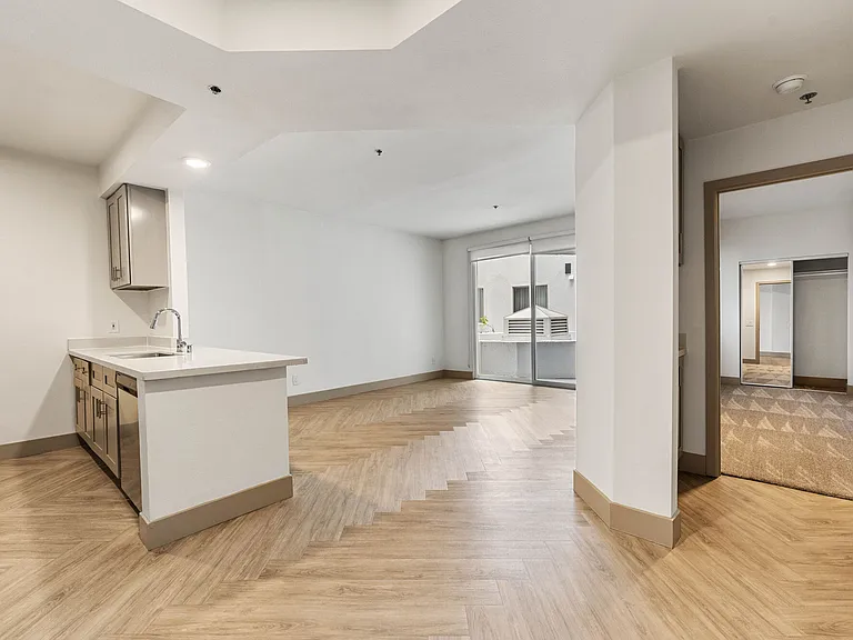 Veda Luxury Apartments — Photo 42