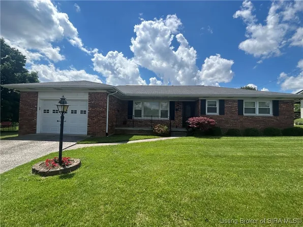 606 N Jay Street, Salem, IN 47167