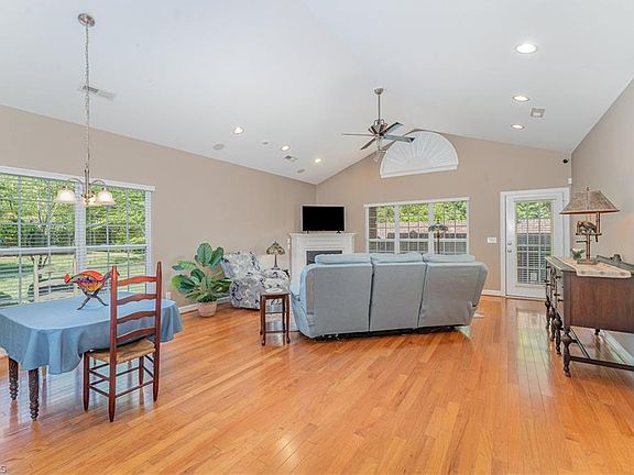 5th image of 2093 Salisbury Sq