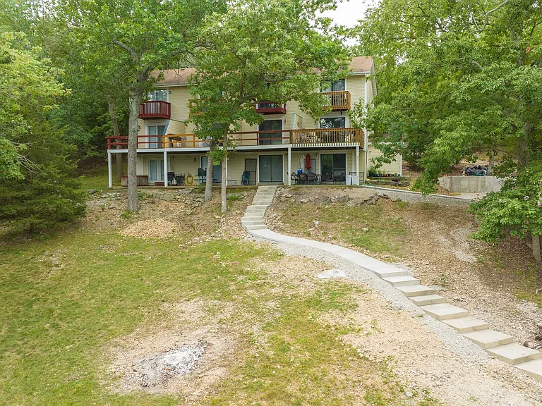 1318 Evergreen — Photo 18