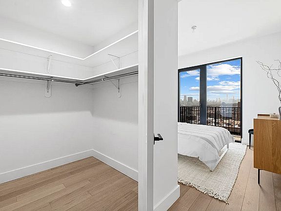 5th image of 212 W 124th St #504
