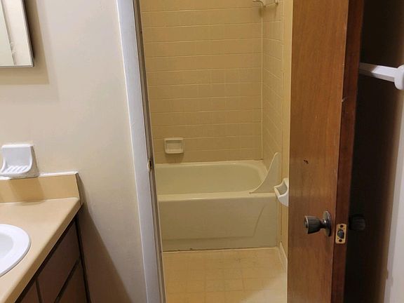 2nd image of 2508 SW 35th Pl #J57