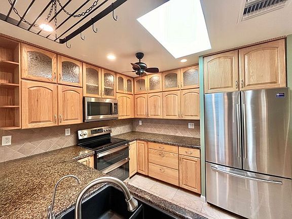 5th image of 2808 W Morten Ave