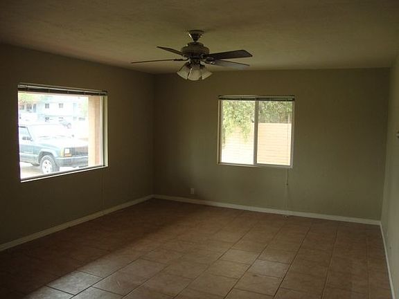 2nd image of 2538 E Clarendon Ave