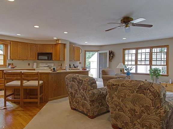 2nd image of 21958 Cromwell Ave