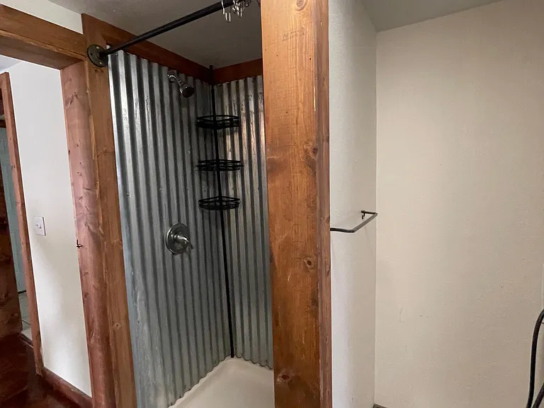 121 N Hamilton St — Photo 10