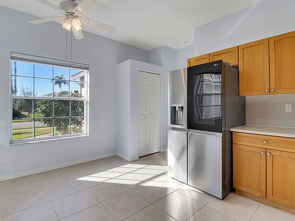 5th image of 708 SW Rocky Bayou Terrace