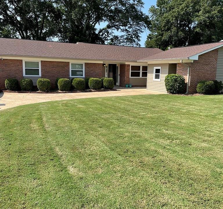 2nd image of 2200 Leeds Dr