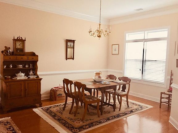 3rd image of 106 Cottonwood Creek Ln
