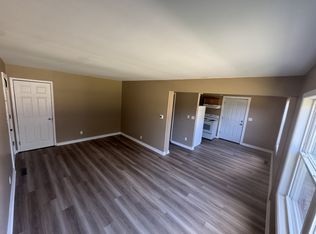 2028 Westgate Dr #27, Pekin, IL 61554