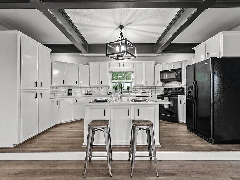 401 Paradise Dr — Photo 10